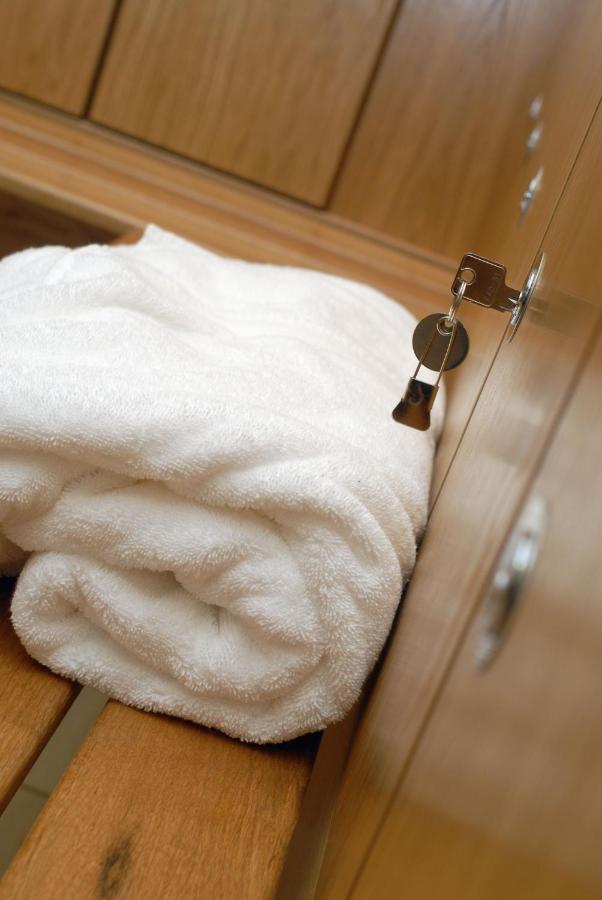 Skylark Sleeps 8 Private Hot Tub & Dogs Welcome Nr Padstow, Resort Pool Bar & Watersports St Columb Major Exterior photo